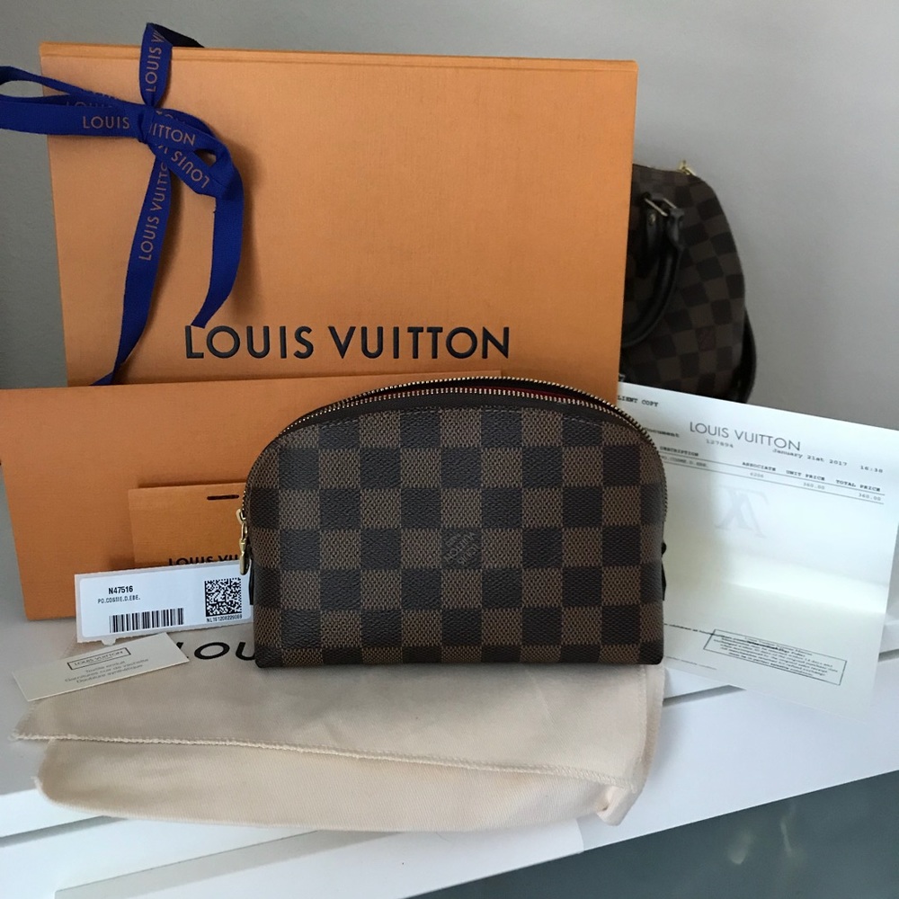 **SOLD JENIFER*** Louis Vuitton Damier Cosmetic